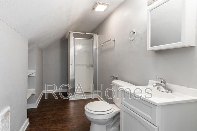 Building Photo - 524 1/2 E Raymond St.