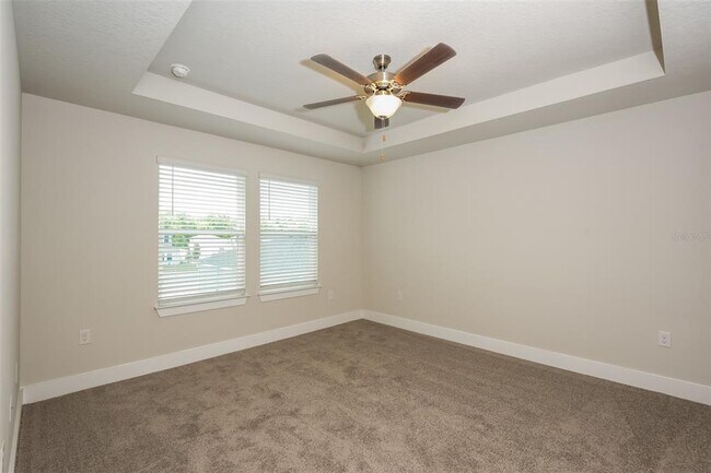 Building Photo - 812 E Voorhis Ave