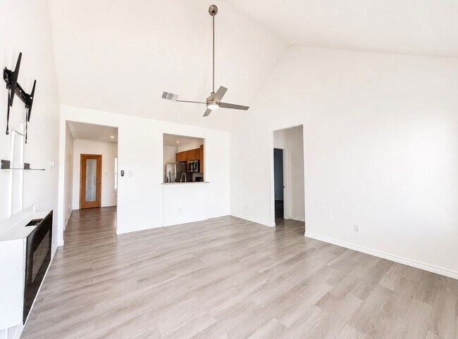 Building Photo - 703 Perry Ave
