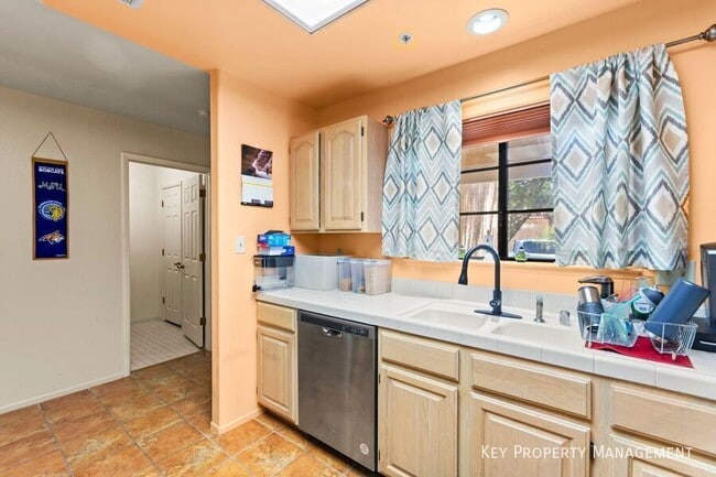 Building Photo - 2851 S Valley View Blvd