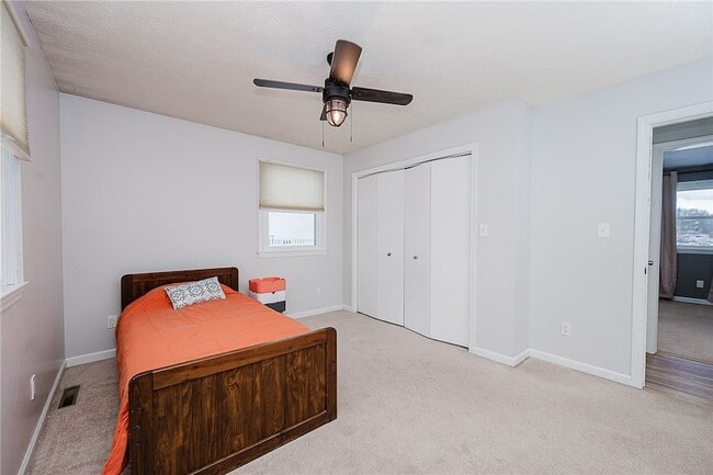 Building Photo - 979 Barclay Rd