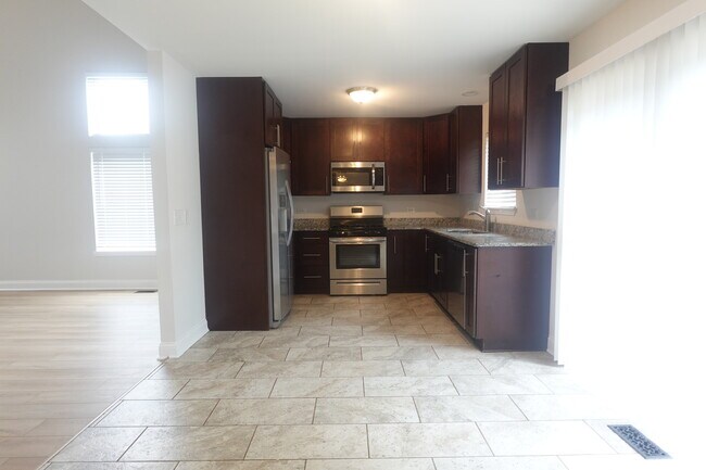 Building Photo - 337 S Arrowhead Ct