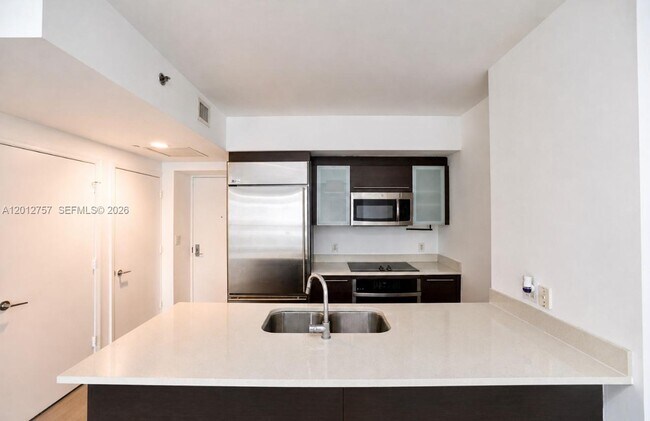 Building Photo - 500 Brickell Ave