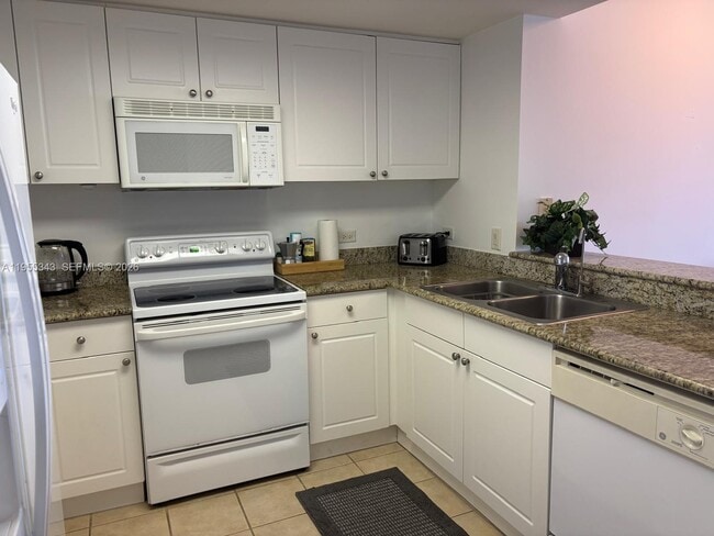 Building Photo - 19501 W Country Club Dr