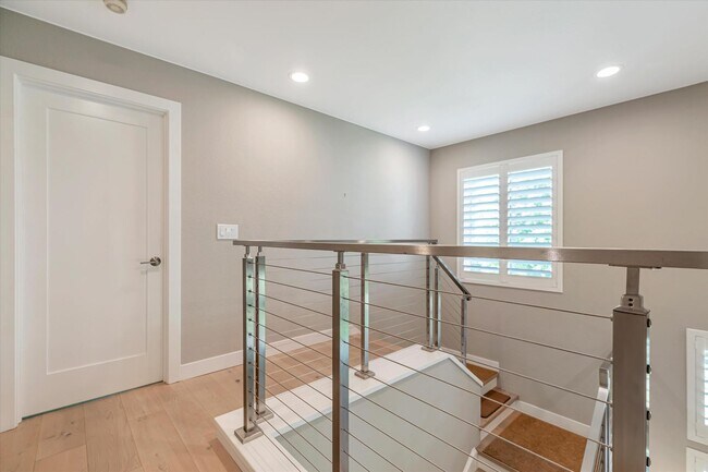 Building Photo - Hamilton Place Townhome