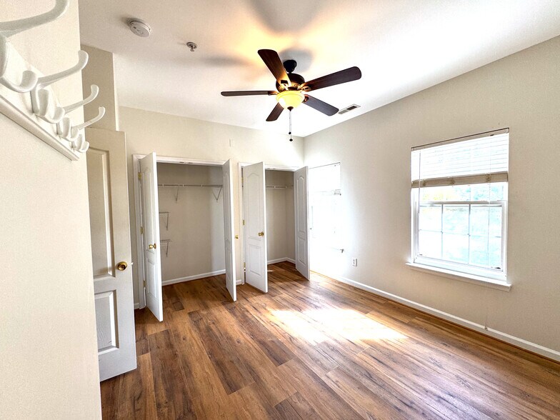 Building Photo - 8010 Pennington Dr