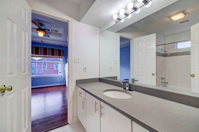 Building Photo - 4402 Holt St