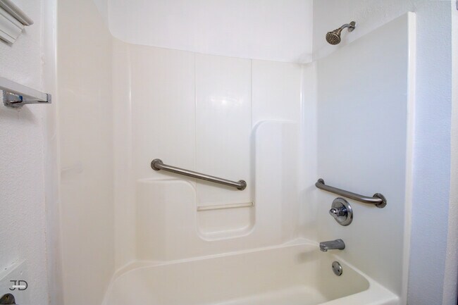 Building Photo - 33 Grant Gill Ln