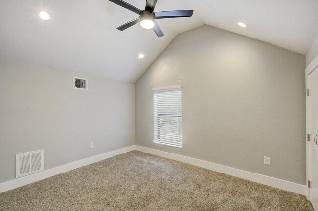 Building Photo - 901 Shoal Cliff Ct