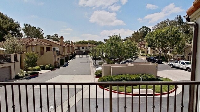 Building Photo - 2Bd 1Ba Condo in Newport Beach