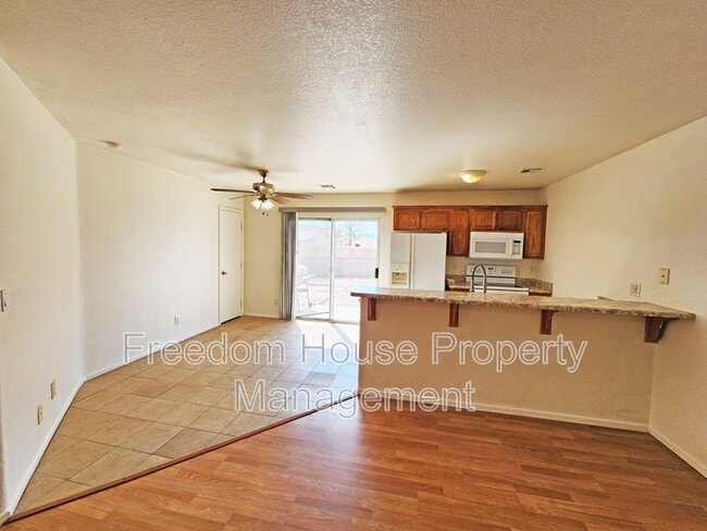 Building Photo - 1700 Sycamore Ave