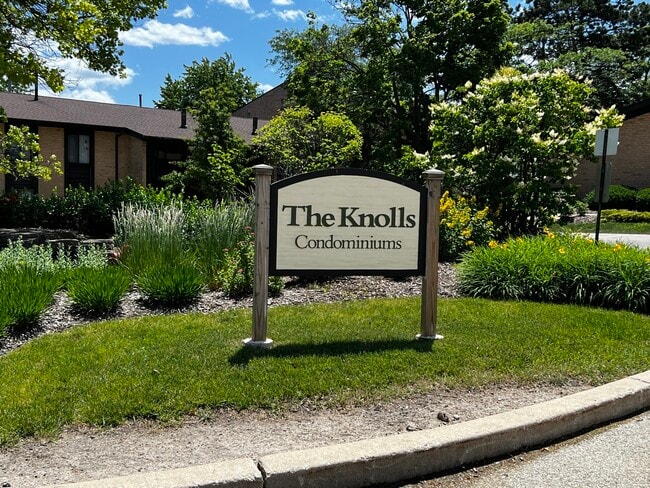 Building Photo - 6105 Knoll Valley Dr
