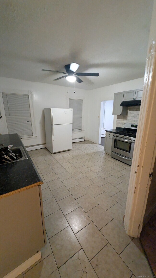 Building Photo - 83 Lounsbury Ave