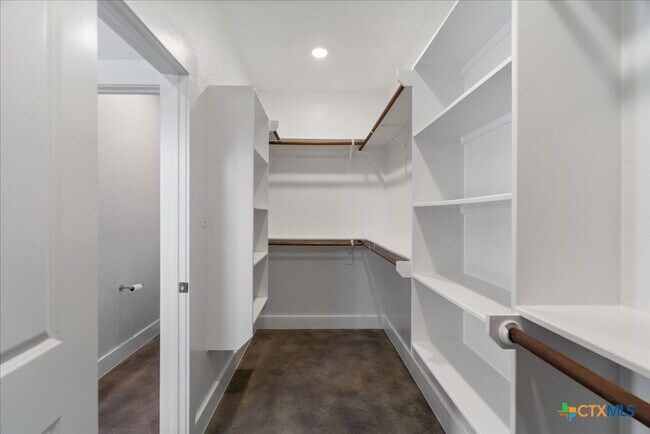 Building Photo - 223 Timberline Dr