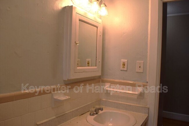 Building Photo - 4809 Colonial Ave