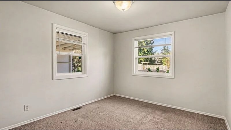 Building Photo - 316 32nd Ave E