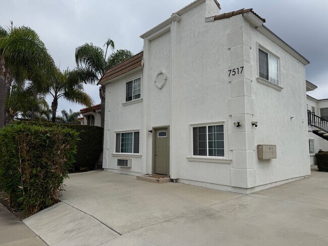 Building Photo - Luxury Spacious 2BD Apartment Home! AC! Wa...