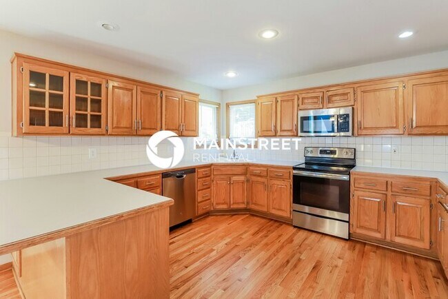 Building Photo - 4 Bedroom Pet-Friendly Home in Lee's Summit, MO with Main Street Renewal