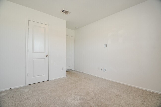 Building Photo - 1460 Twilight Grn Dr