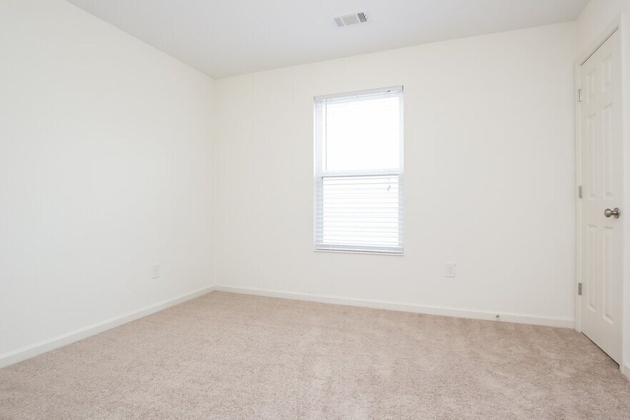 Building Photo - 1577 Shire Village Dr