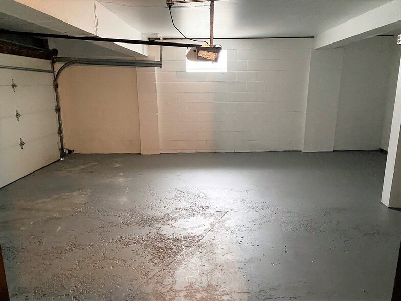 Garage - 3600 S 92nd St