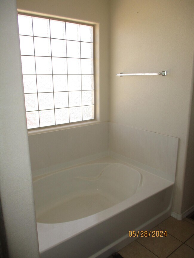 Building Photo - 2432 Violeta Cir SE