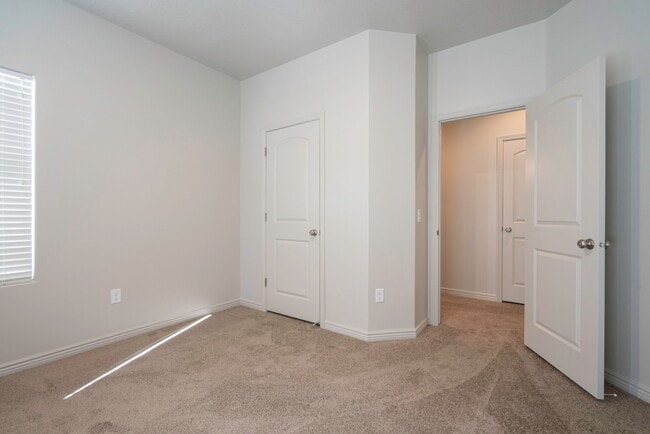 Building Photo - 4 bedroom 2 Bath Home in Desert Edge Cove - RV parking!