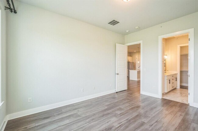 Building Photo - 4507 E Martin Luther King Jr Blvd