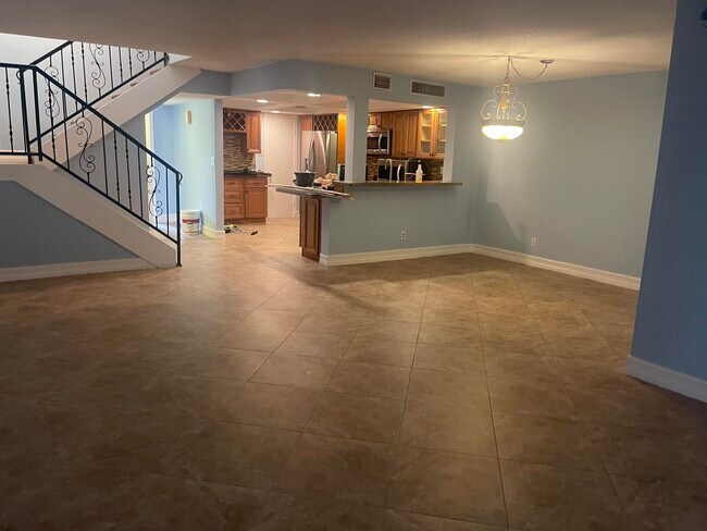 Building Photo - 6667 Racquet Club Dr