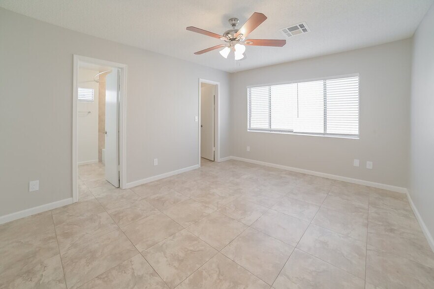 Building Photo - 10119 W Windsor Blvd