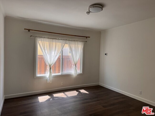 Building Photo - 1325 S Rimpau Blvd