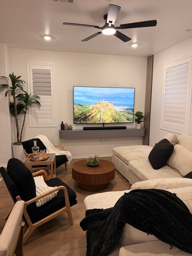 Building Photo - 36351 Elizabeth Ln