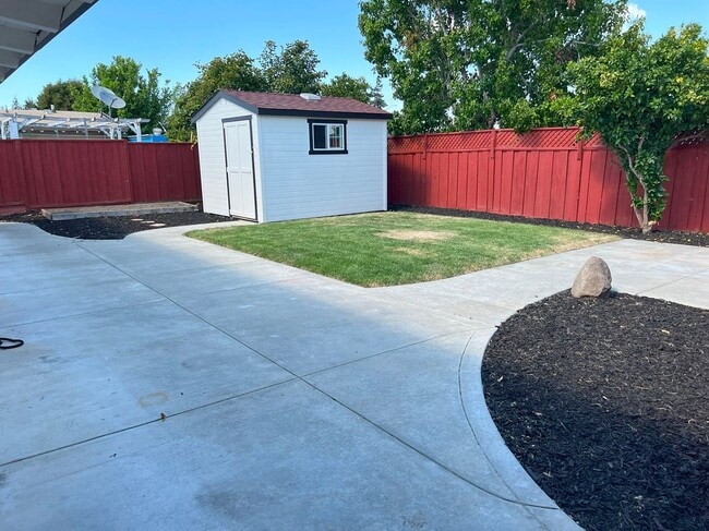 Building Photo - UPDATED BRIGHT OPEN LAYOUT LARGE BACK YARD...