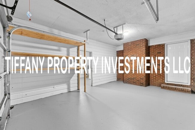 Building Photo - 317 Amon Ln