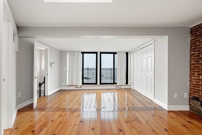 Building Photo - 4 Brigham St