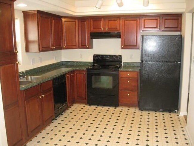 Building Photo - 50% OFF UNTIL 2026!  3 Bedroom Ranch style...