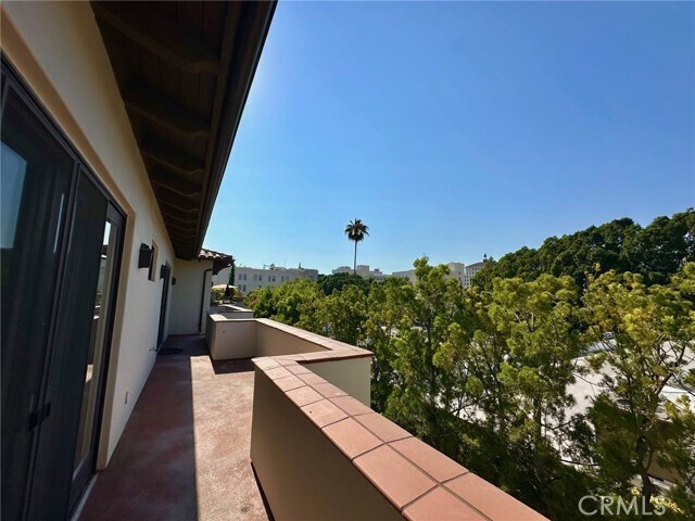 Building Photo - 108 S El Molino Ave