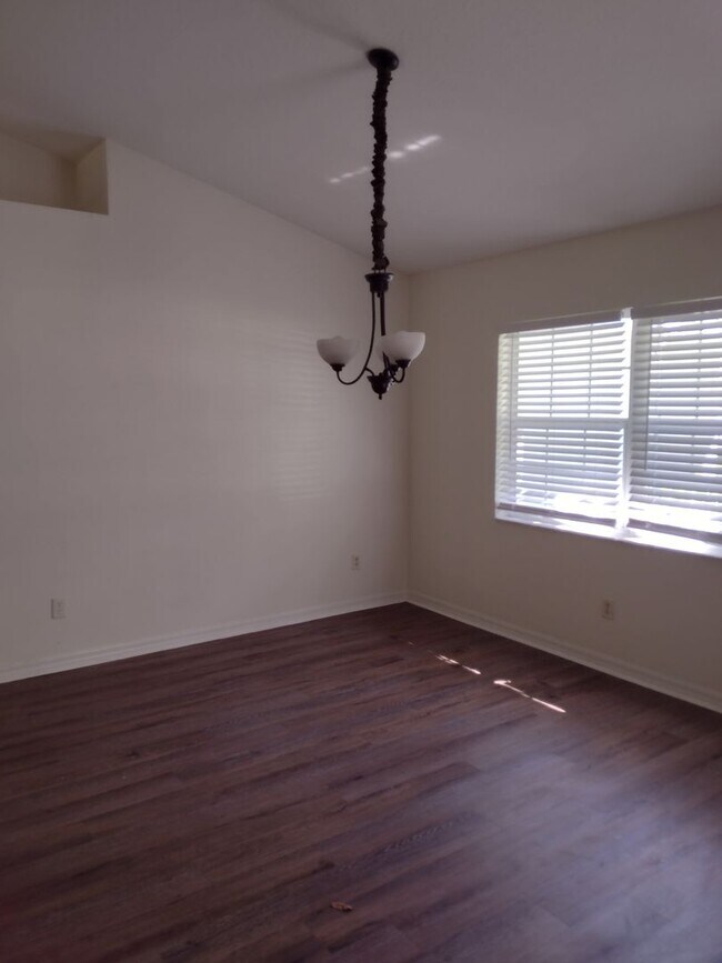 Building Photo - Charming 3BR/2BA Home in Countryside Estat...