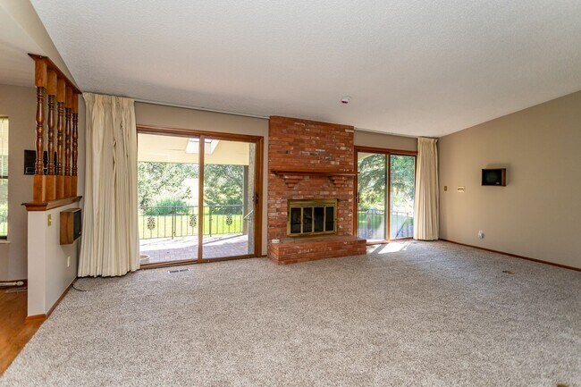 Building Photo - Ranch Style Home Located inside Kissing Camels!
