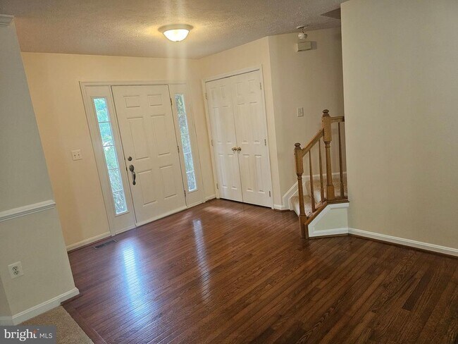Building Photo - 46683 Robert Leon Dr