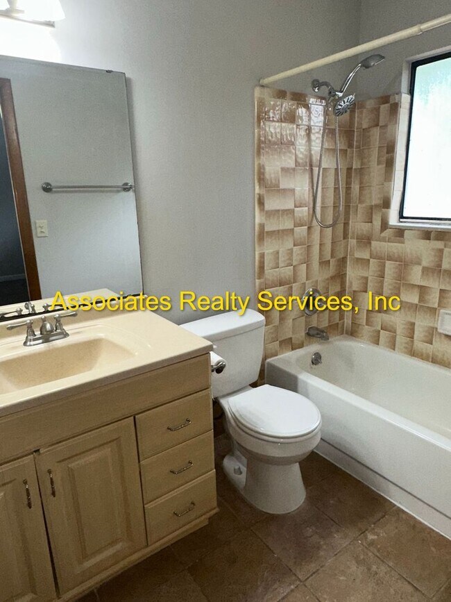 Building Photo - Single Family home in The Woodland in SW Gainesville-Great Location!