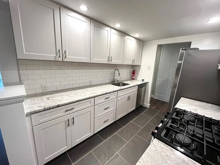 Building Photo - 429 Drummers Ln