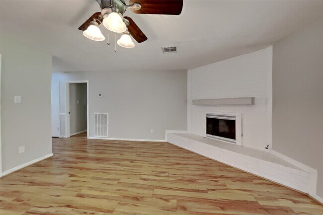 Building Photo - 1920 Crooked Creek Ln