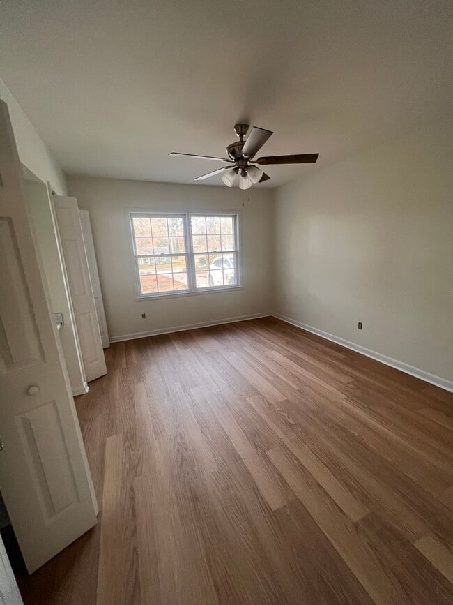 Building Photo - 115 Simmons Rd