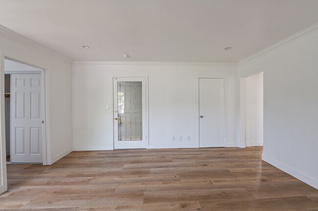 Building Photo - 1008 N Stanley-6