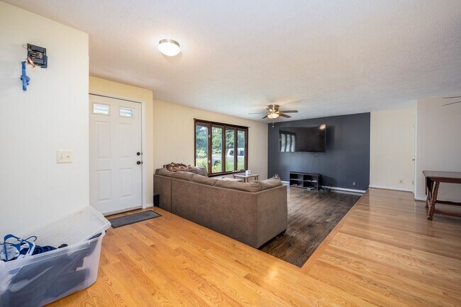 Building Photo - 58 Dutchess Dr