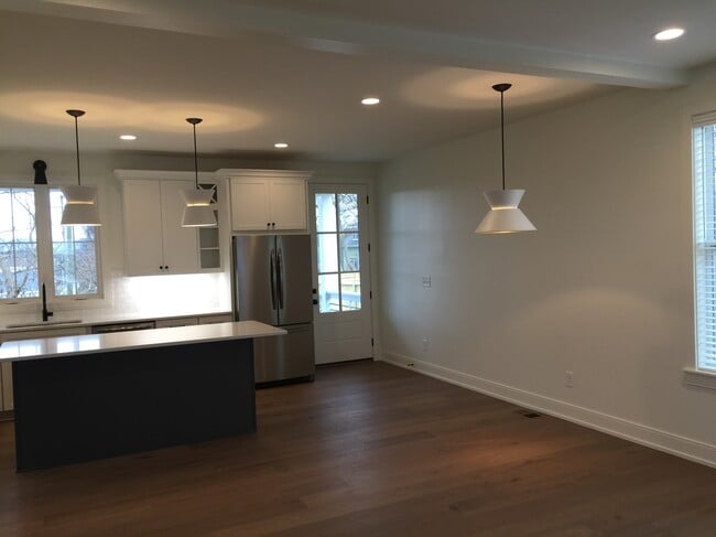 Building Photo - 1207 Sweetbriar Ave