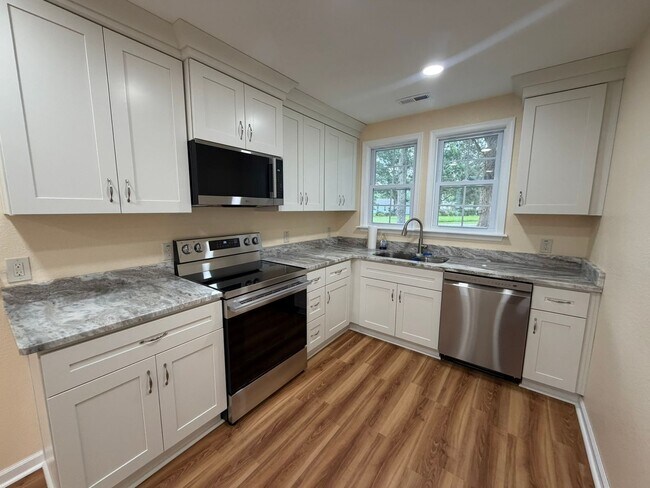 Building Photo - 705 Canal Dr