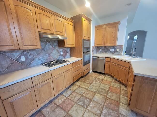 Building Photo - Perfect Family Home Near Badger Mountain –...