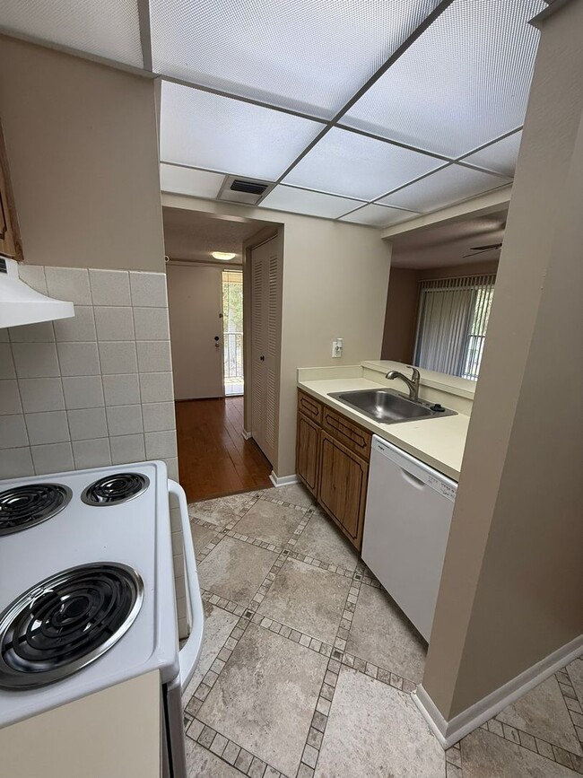 Building Photo - 130 Jasmine Woods Ct